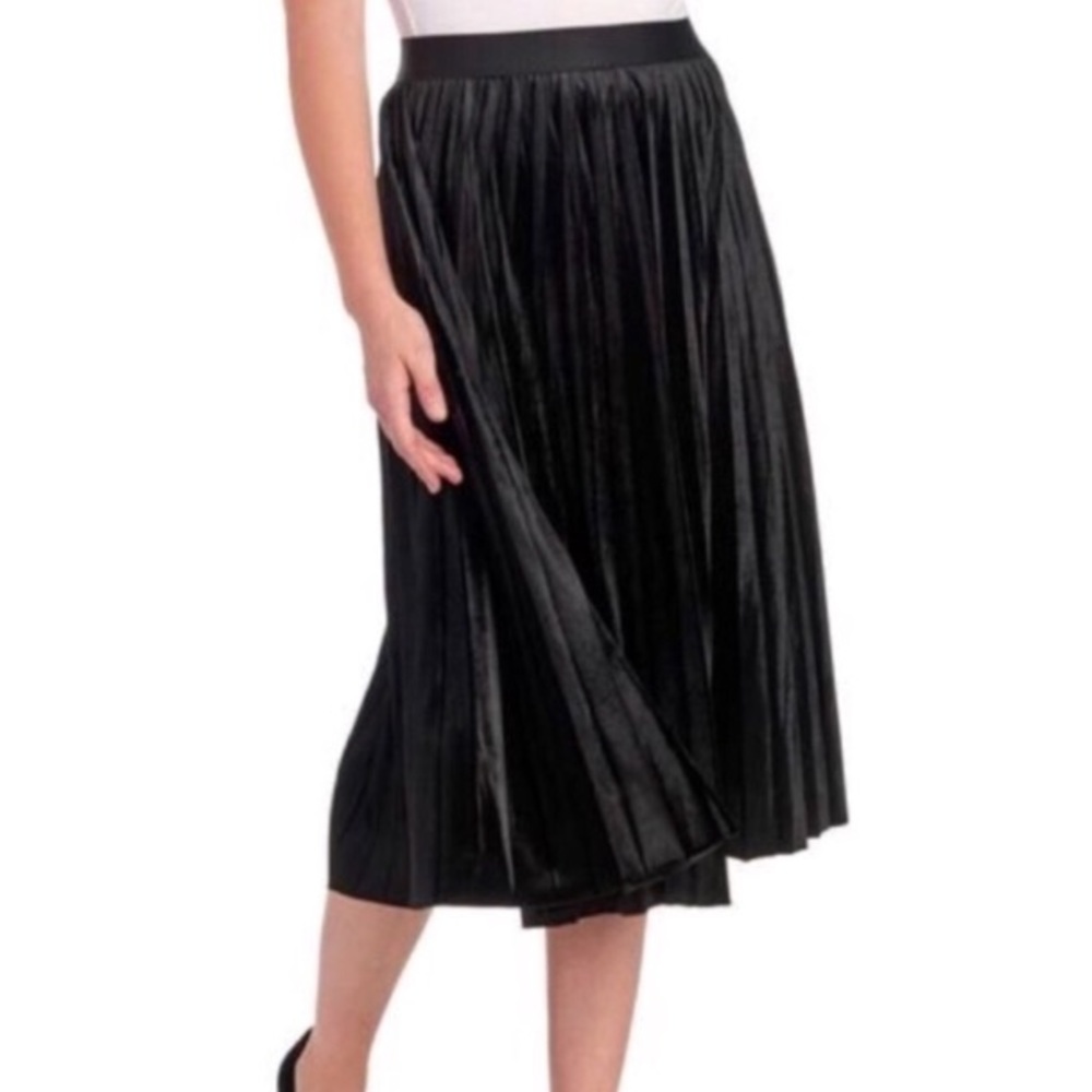 MAX STUDIO black velvet pleated midi skirt size small